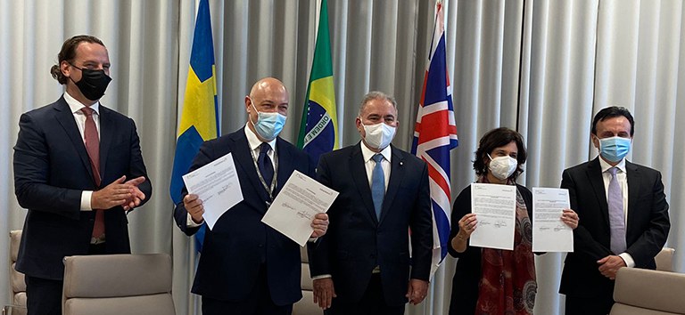 Fiocruz e AstraZeneca firmam compromisso para compra de IFA para produzir 60 milhões de vacinas Covid-19 em 2022